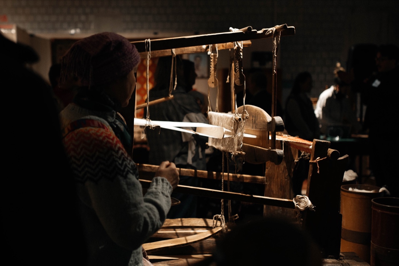 Музей-фабрика — 01 cover weaving demonstration