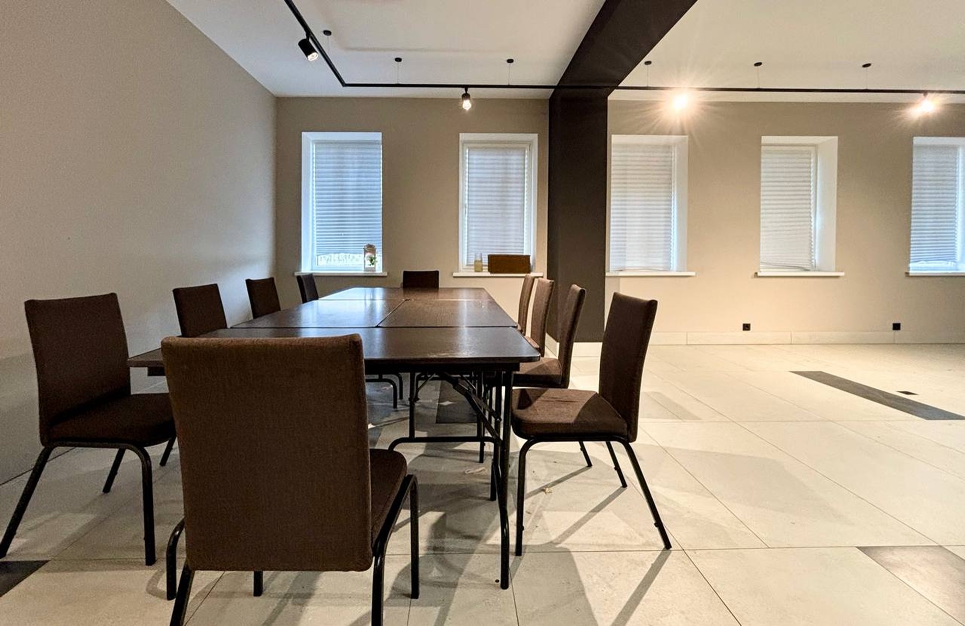 Зал свободного назначения — 02 meeting area front